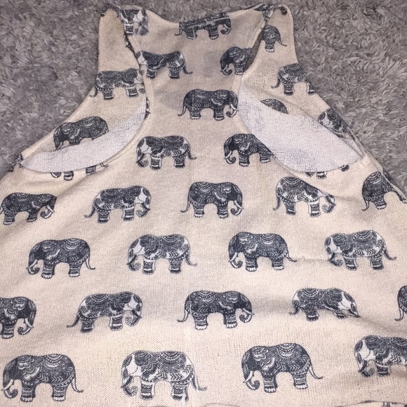 A cute camisole - Picture 2 of 3